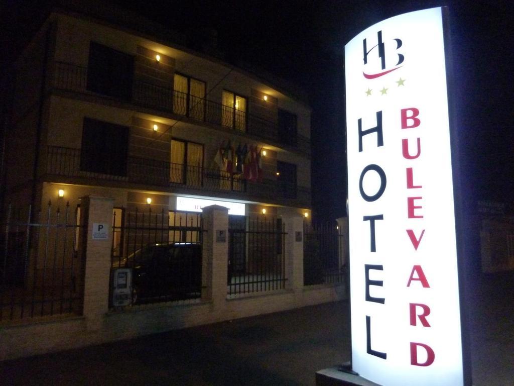 Hotel Bulevard Oradea Exteriör bild