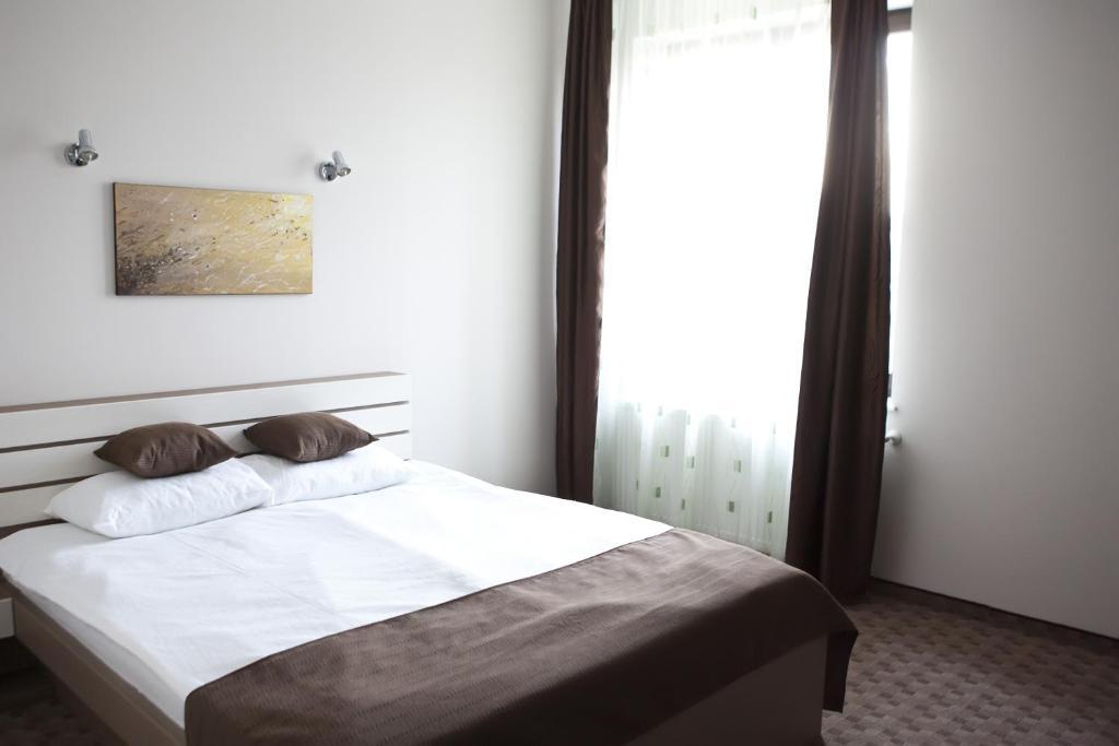 Hotel Bulevard Oradea Rum bild